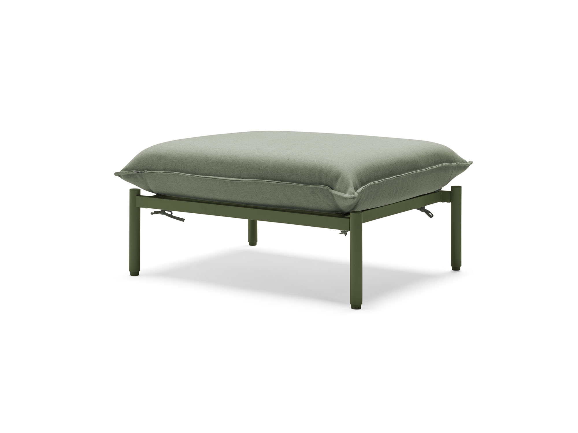 Vue d'angle avant du pouf extérieur avec coussins et pieds verts